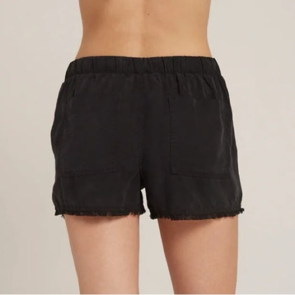 Bella Dahl Frayed Pocket Short - Vintage Black - Picture 3 of 8